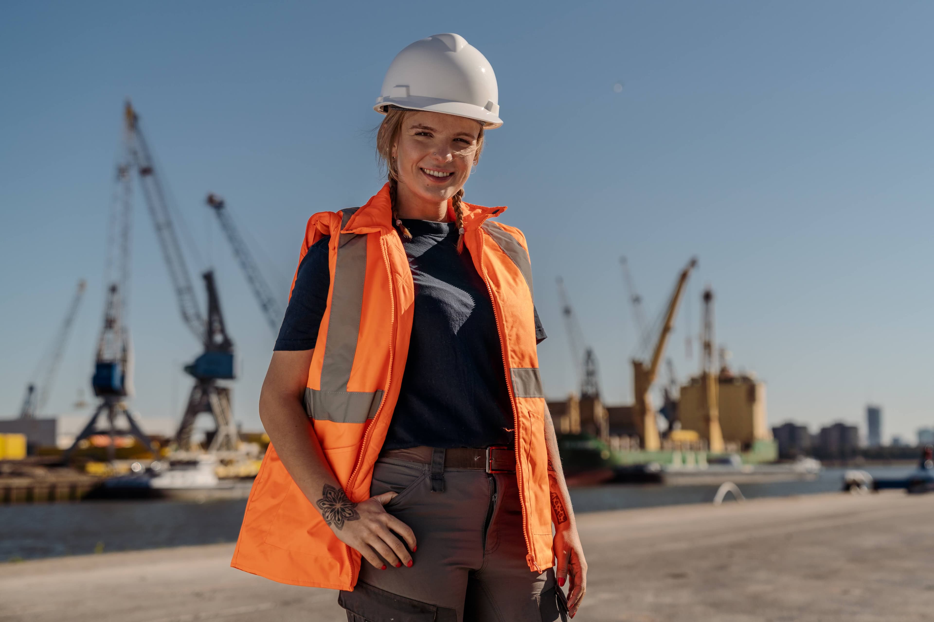 Studenten in de haven van Rotterdam